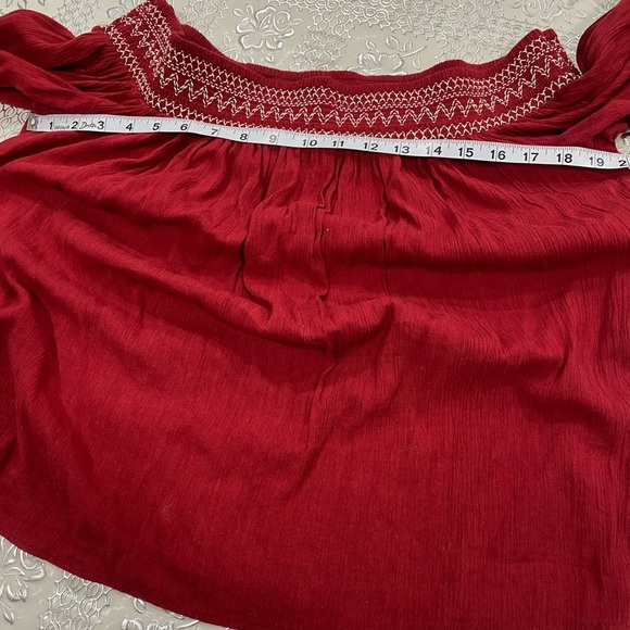 Elegant Red Off-Shoulder Women's Top size s - Picture 5 of 6
